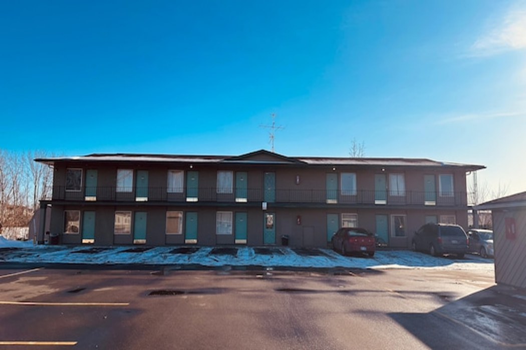 Currys Motel by OYO Saginaw MI 21/39