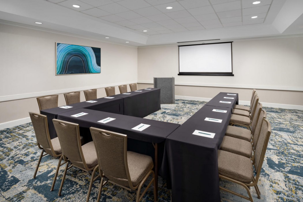 Embassy Suites by Hilton Orlando Lake Buena Vista Resort 35/100