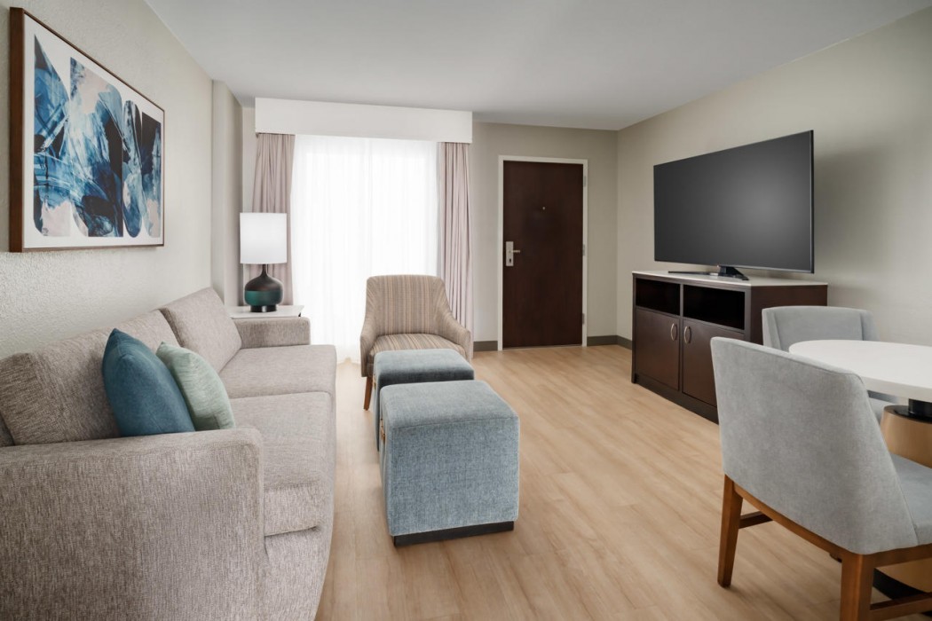 Embassy Suites by Hilton Orlando Lake Buena Vista Resort 25/100