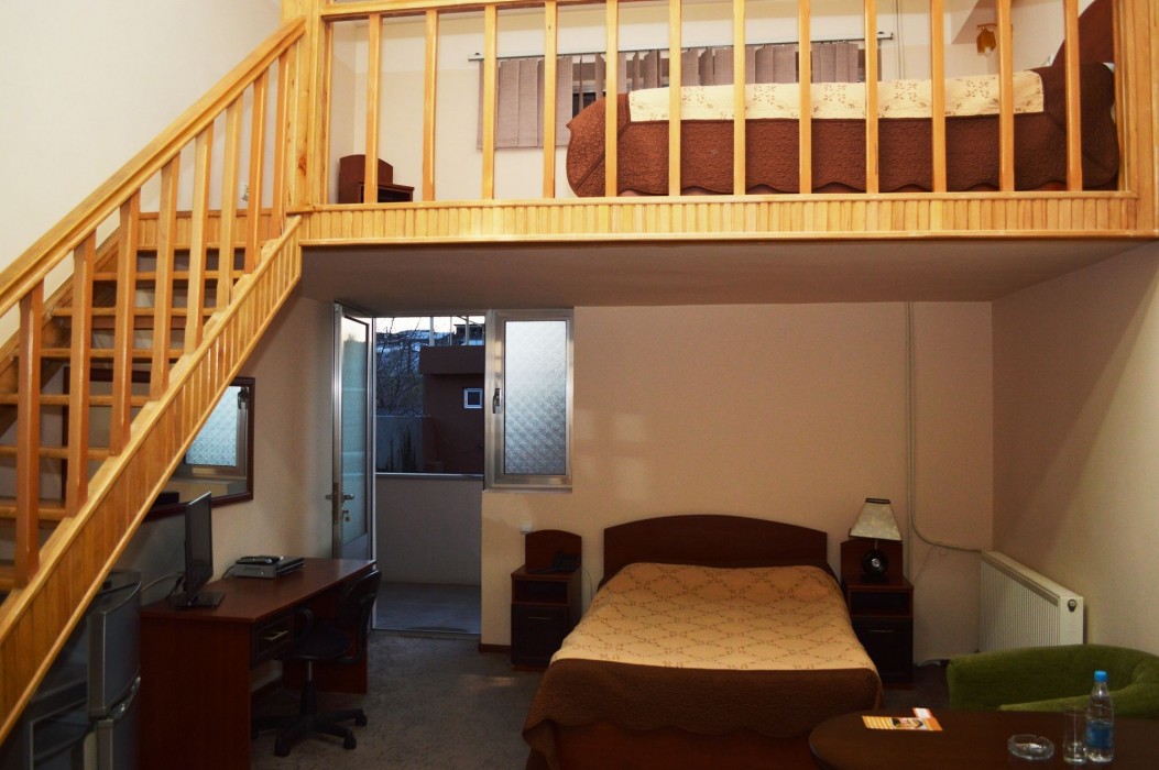 Areg Hotel 36/113