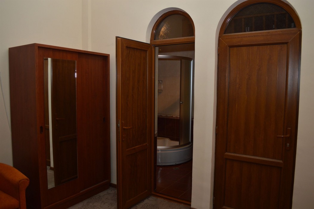 Areg Hotel 41/113