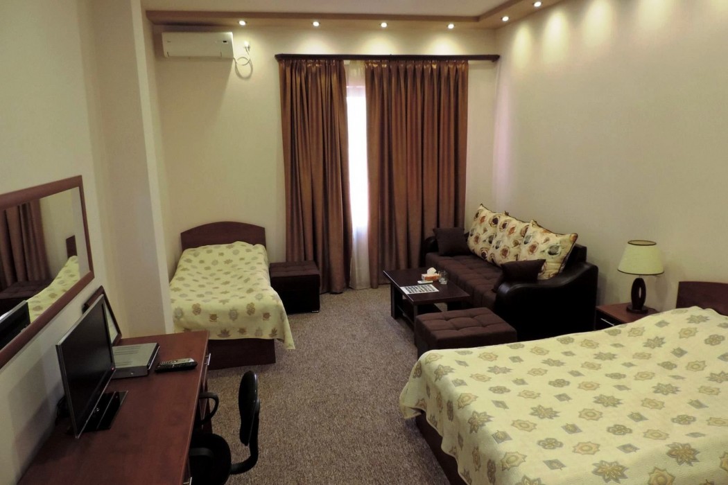 Areg Hotel 52/113