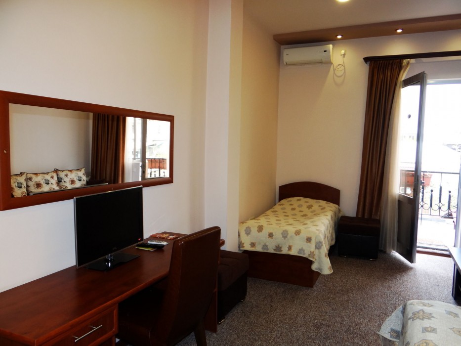Areg Hotel 37/113