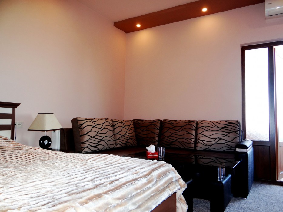 Areg Hotel 74/113