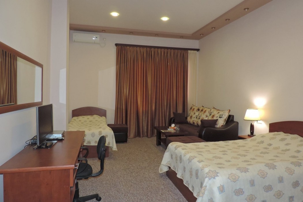 Areg Hotel 63/113