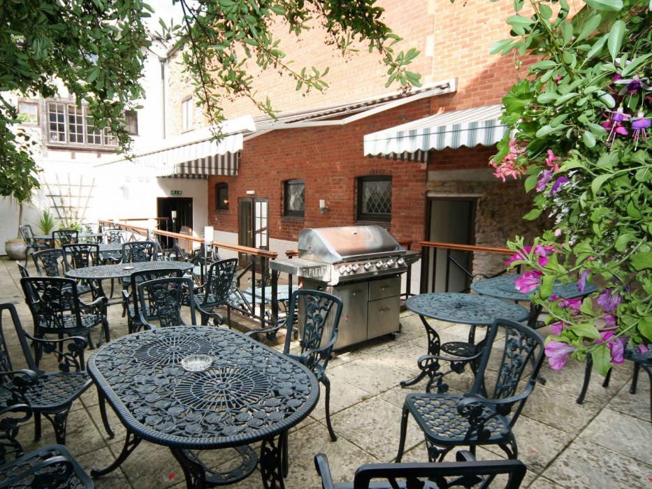 CBH The Feathers Hotel & Restaurant 18/85