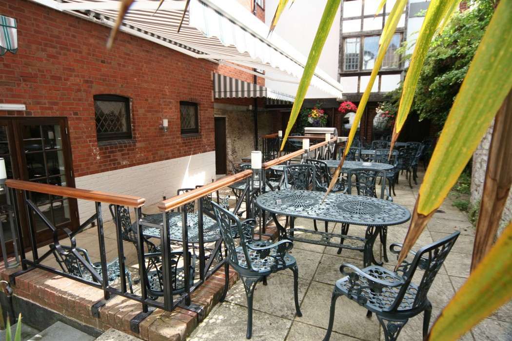 CBH The Feathers Hotel & Restaurant 40/85