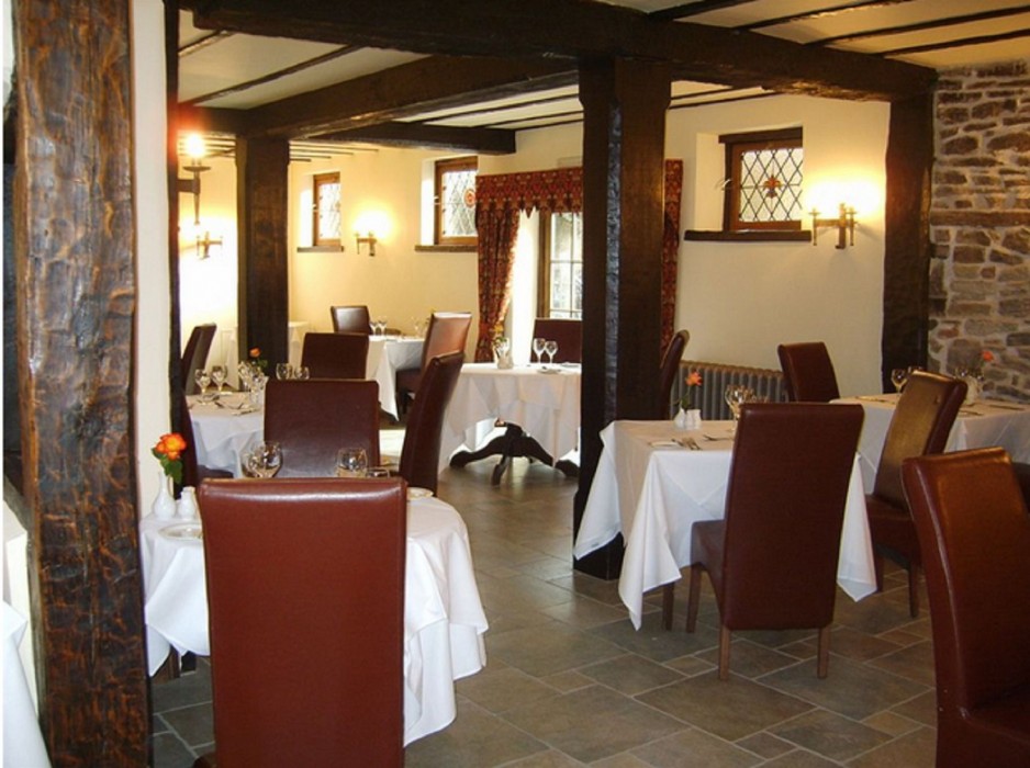 CBH The Feathers Hotel & Restaurant 20/85