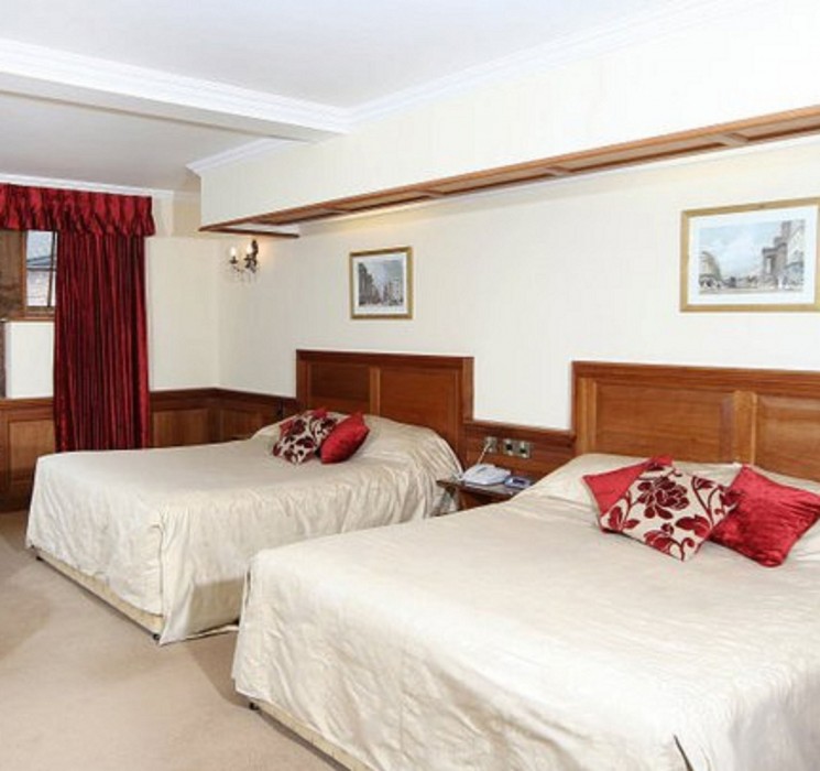 CBH The Feathers Hotel & Restaurant 43/85