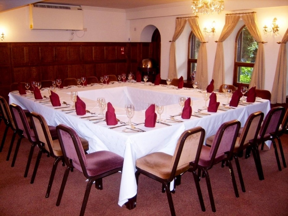 CBH The Feathers Hotel & Restaurant 41/85