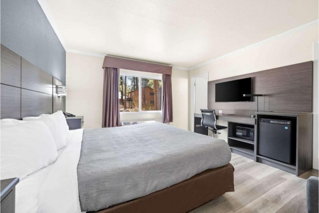 Econo Lodge Inn & Suites Heavenly Village Area 7/23