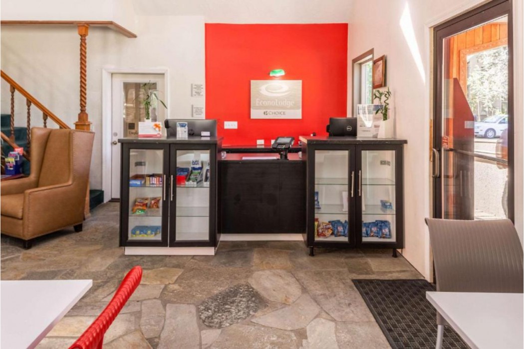 Econo Lodge Inn & Suites Heavenly Village Area 3/23