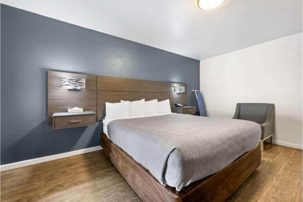 Econo Lodge Inn & Suites Heavenly Village Area 14/23
