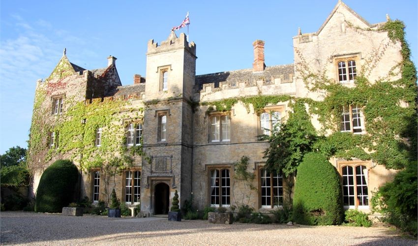 The Manor Country House Hotel 1/18