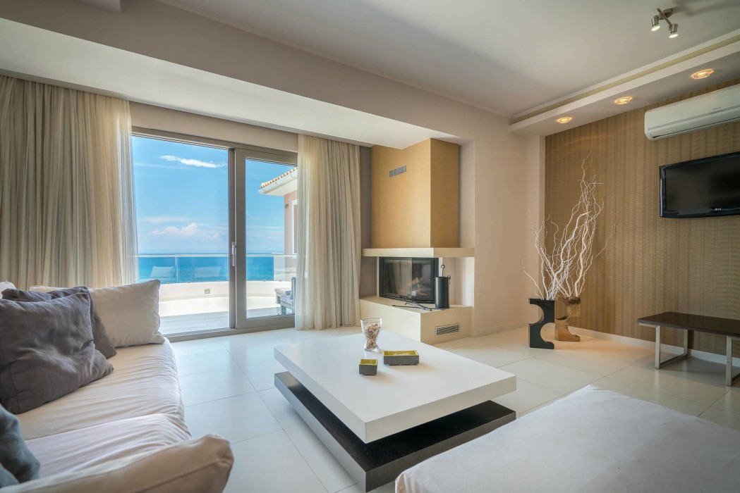 Kymothoe Elite Suites 66/97