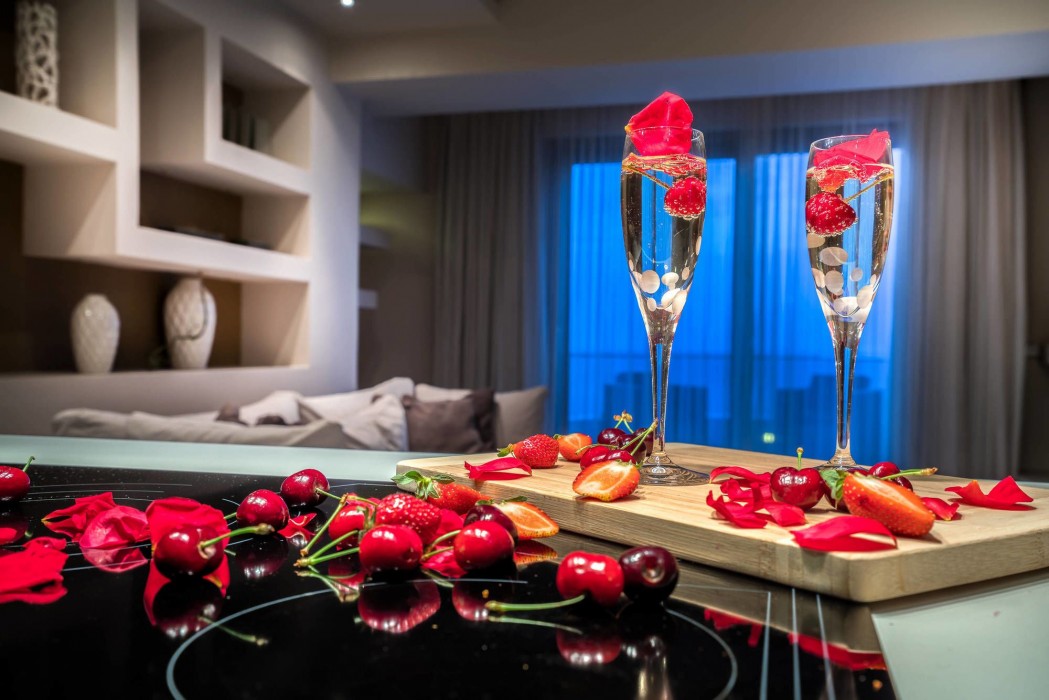 Kymothoe Elite Suites 52/97