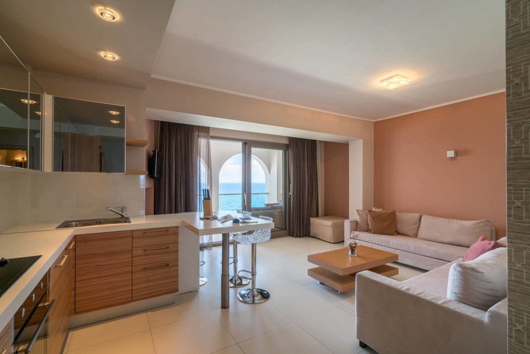 Kymothoe Elite Suites 64/97