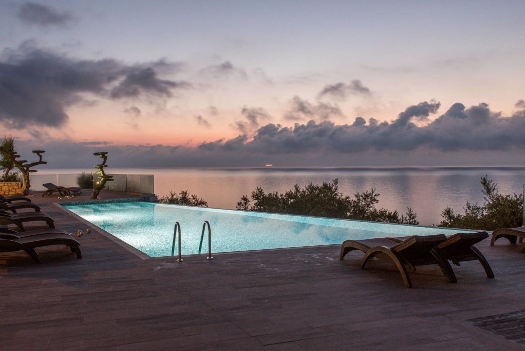 Kymothoe Elite Suites 30/97