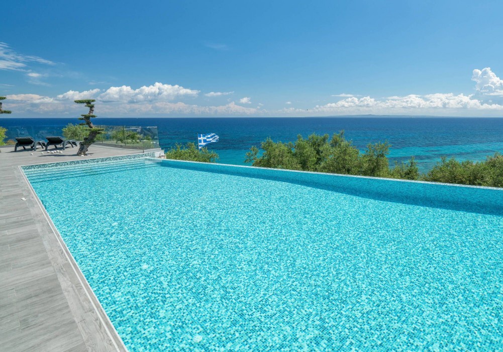 Kymothoe Elite Suites 18/97