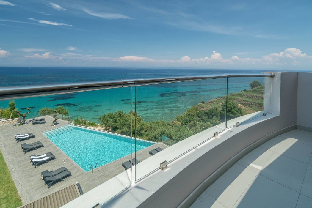 Kymothoe Elite Suites 36/97