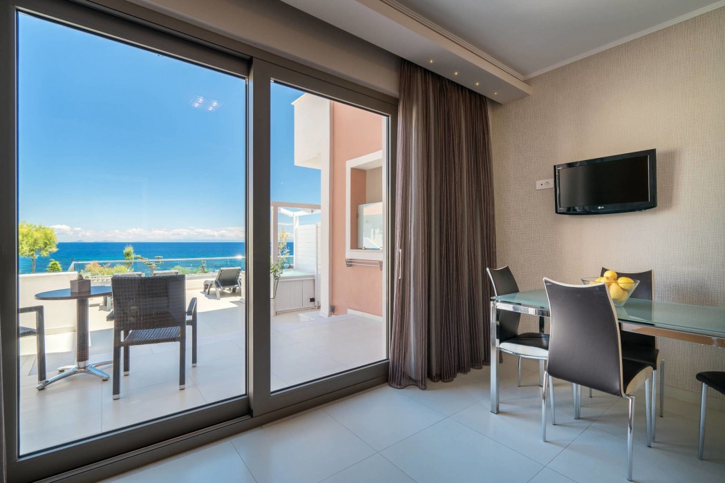 Kymothoe Elite Suites 24/97