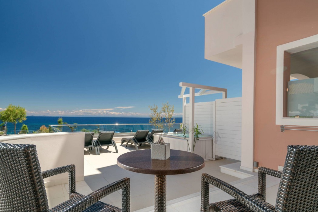 Kymothoe Elite Suites 26/97
