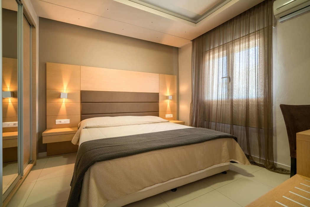 Kymothoe Elite Suites 42/97
