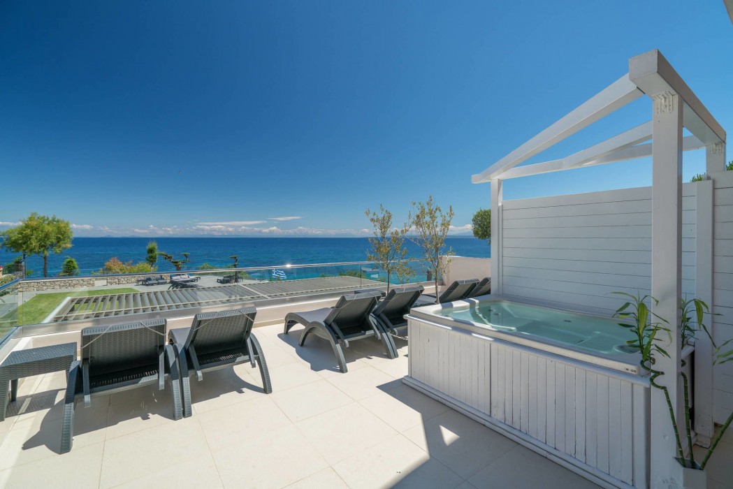 Kymothoe Elite Suites 33/97