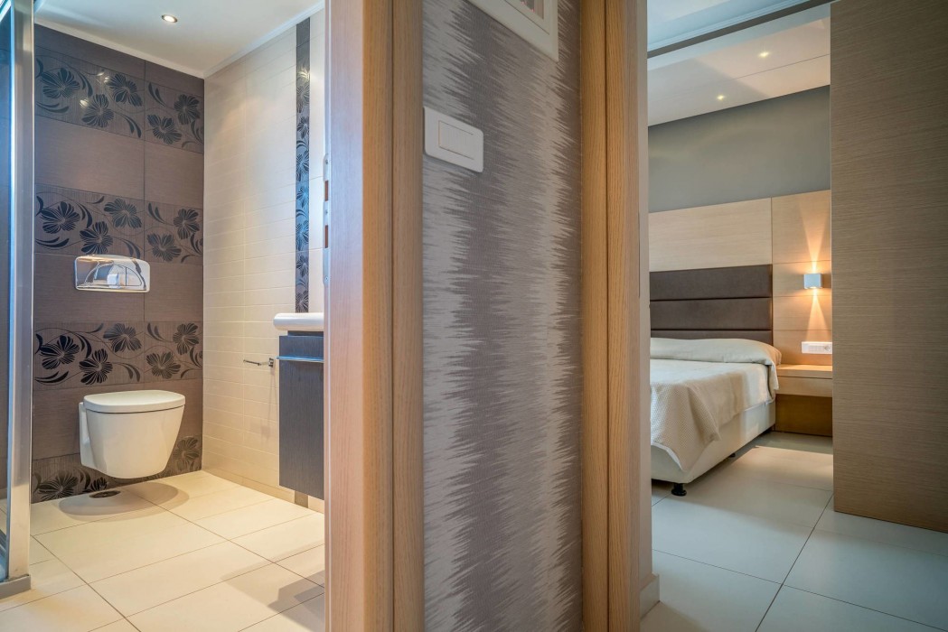 Kymothoe Elite Suites 57/97