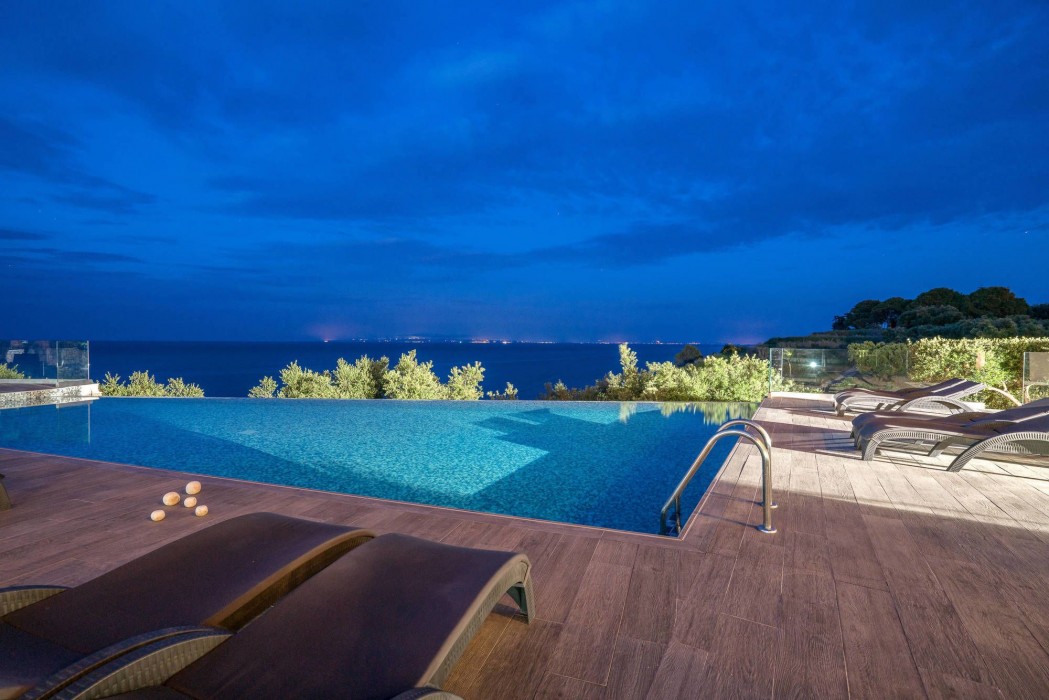 Kymothoe Elite Suites 34/97