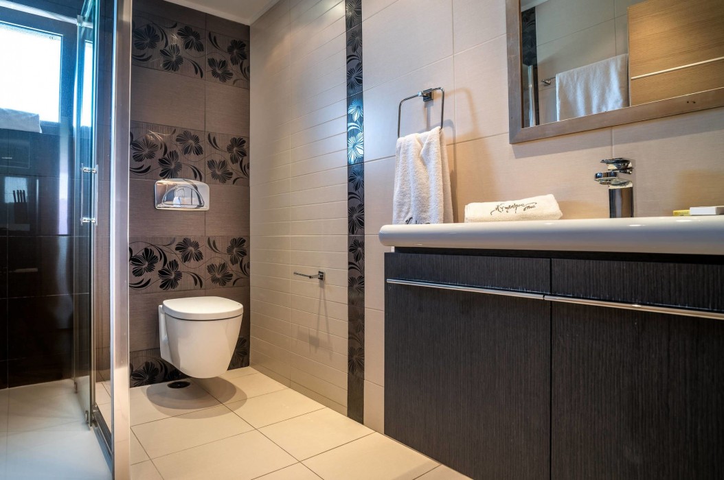 Kymothoe Elite Suites 28/97