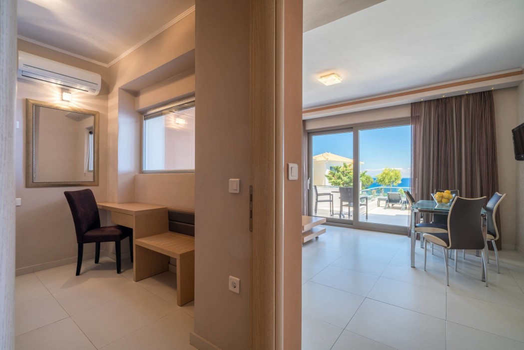 Kymothoe Elite Suites 56/97