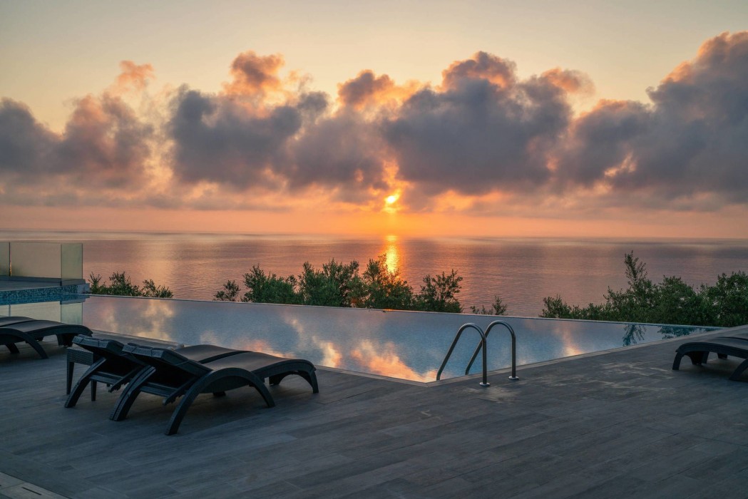 Kymothoe Elite Suites 39/97