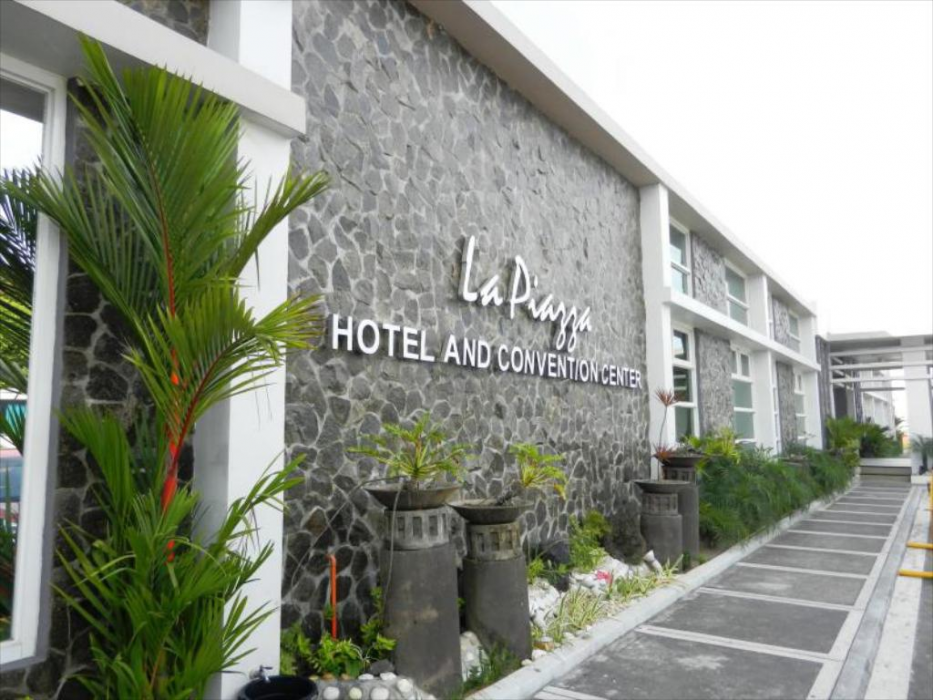 La Piazza Hotel &amp; Convention Center 1/38