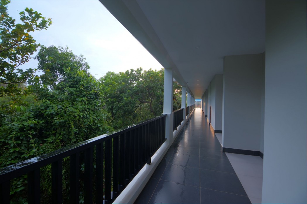 New Riverside Hotel 40/100