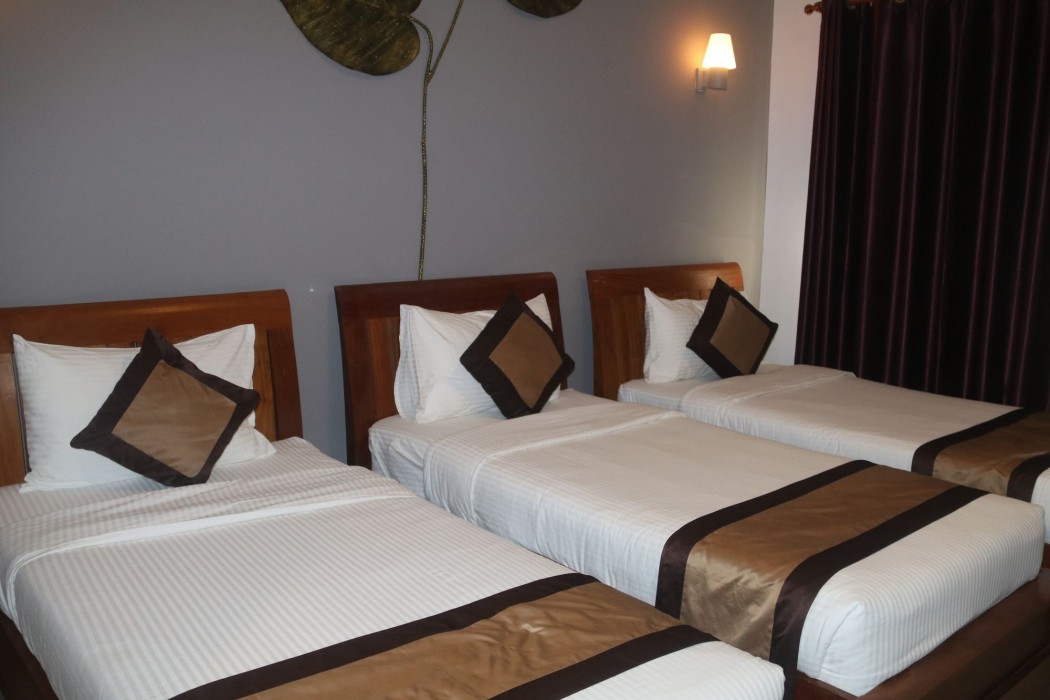 New Riverside Hotel 52/100