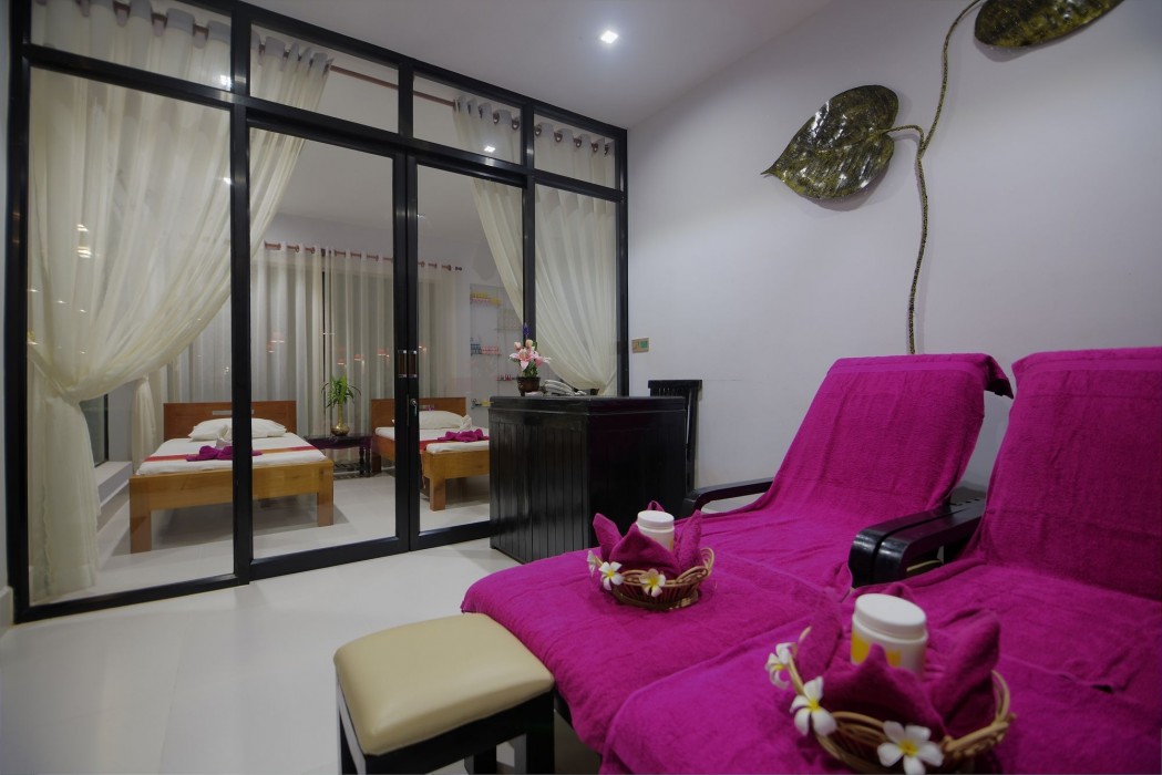 New Riverside Hotel 50/100