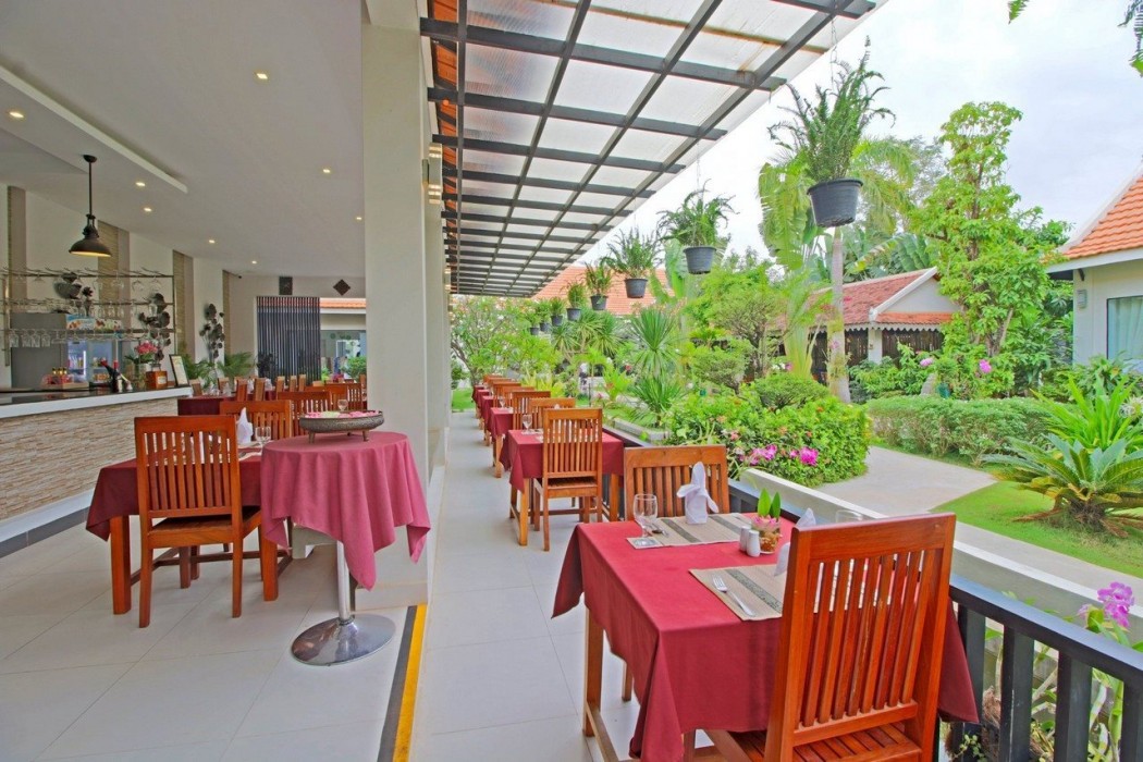 New Riverside Hotel 65/100