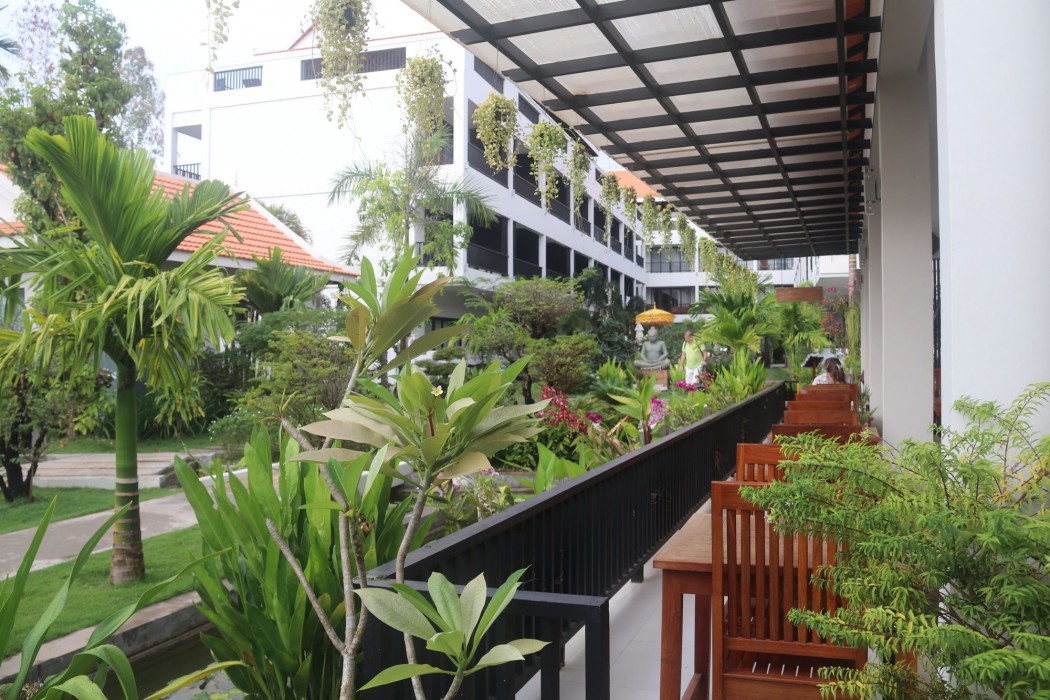 New Riverside Hotel 18/100