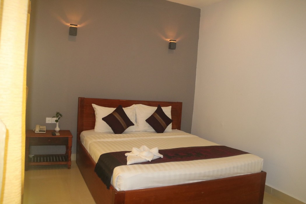 New Riverside Hotel 20/100