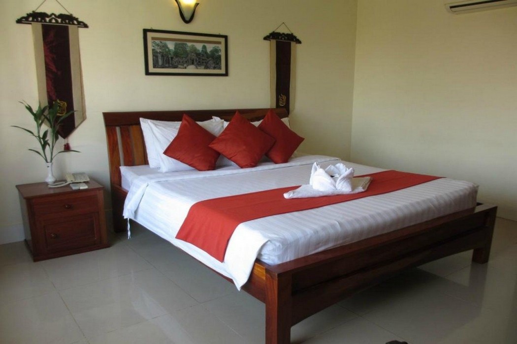 New Riverside Hotel 62/100