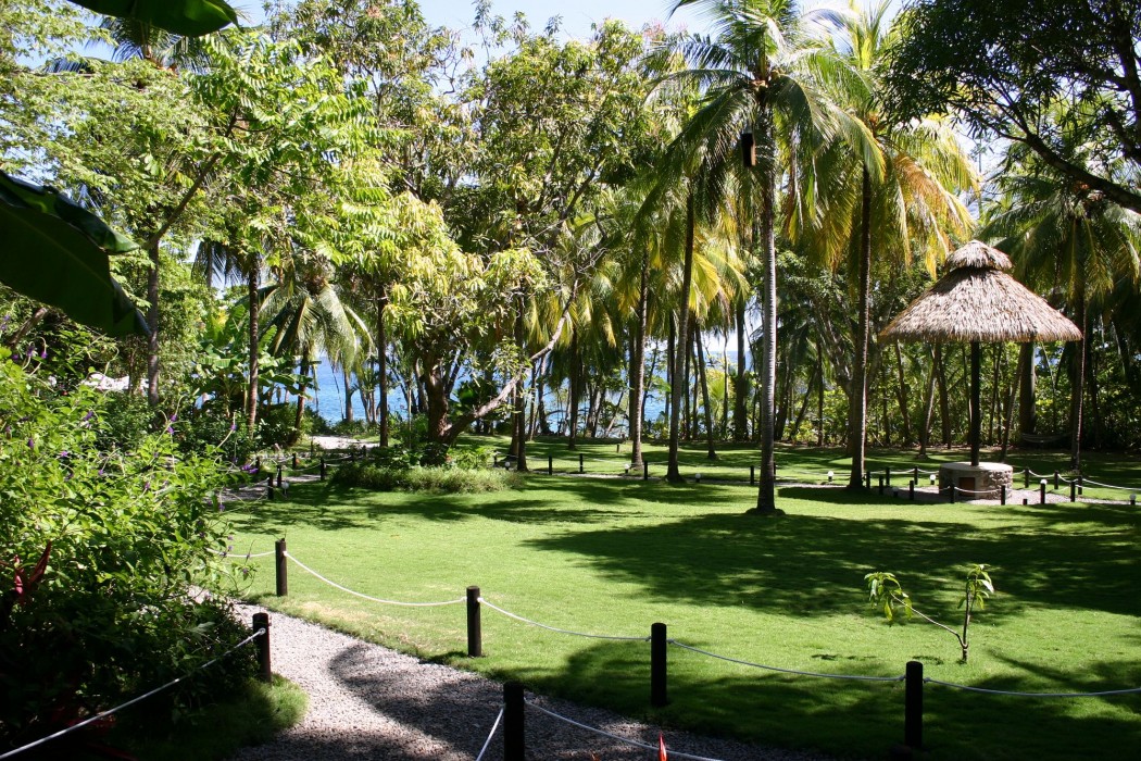 Ylang Ylang Beach Resort 24/78