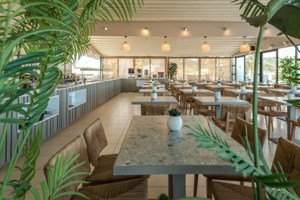 Contessa Hotel 80/105