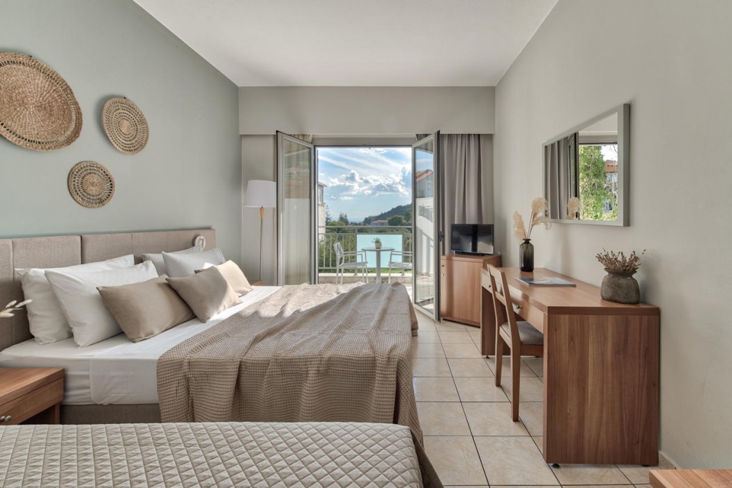 Contessa Hotel 8/105