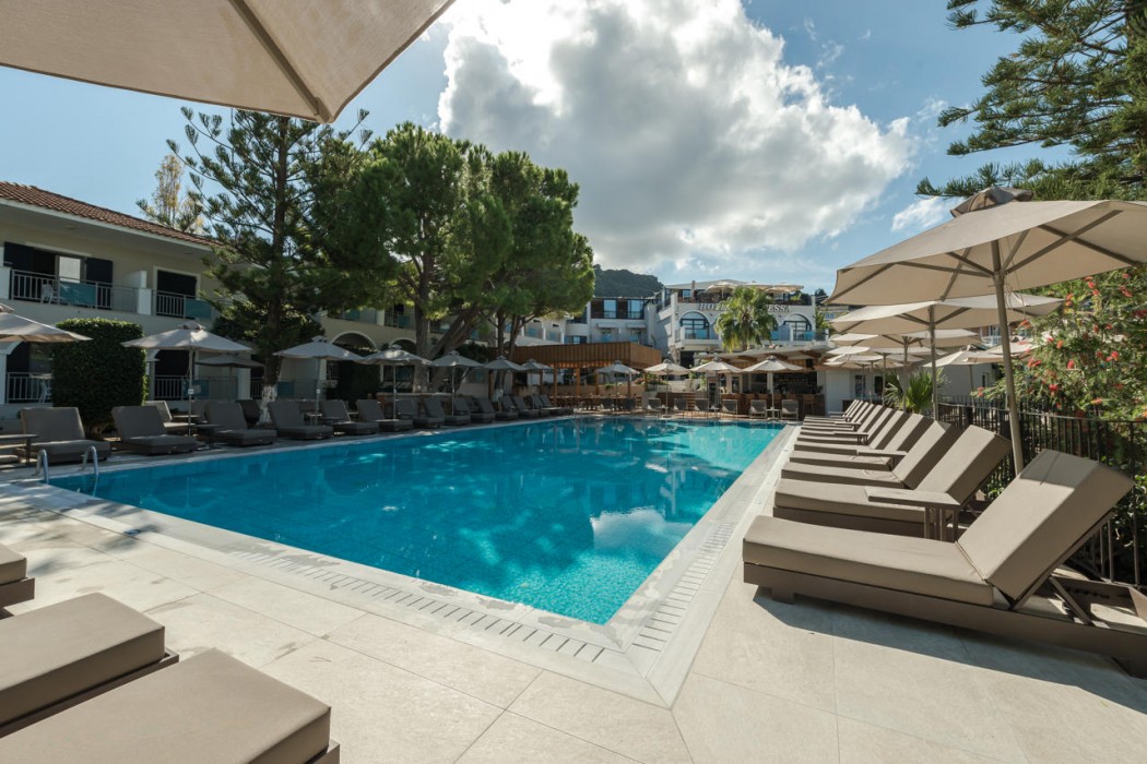 Contessa Hotel 60/105