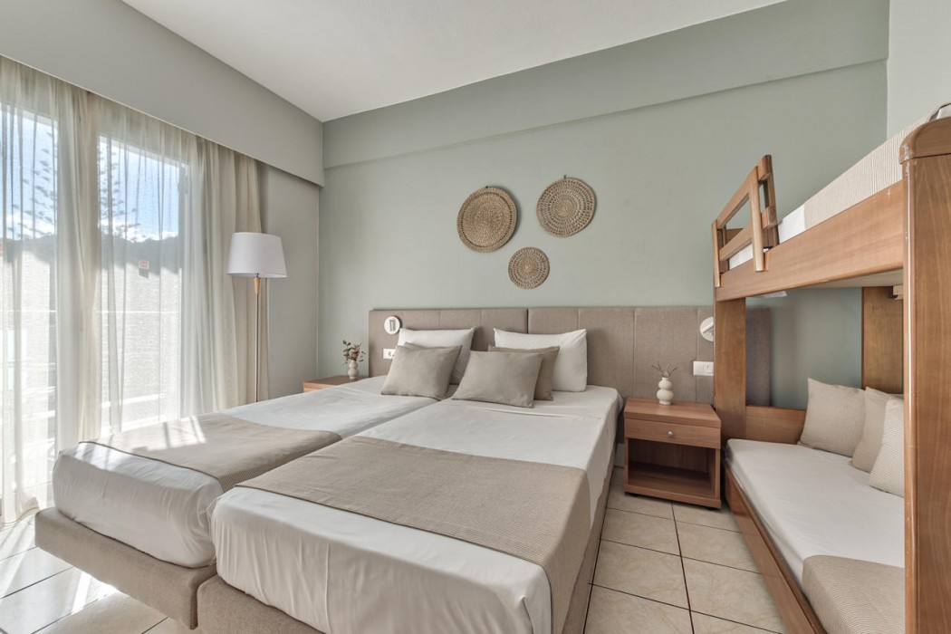 Contessa Hotel 9/105