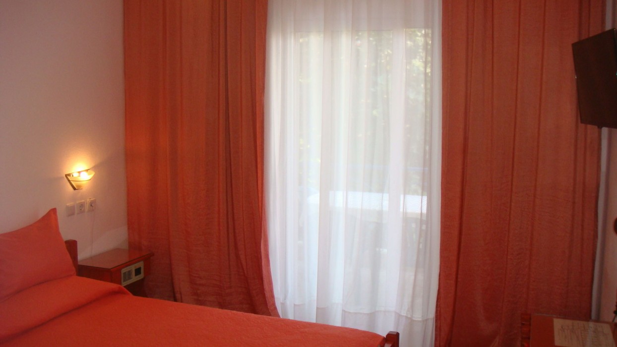 Victor-Eleni Hotel 27/94