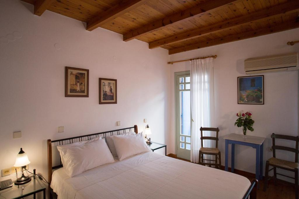 Nostos Hotel 12/81