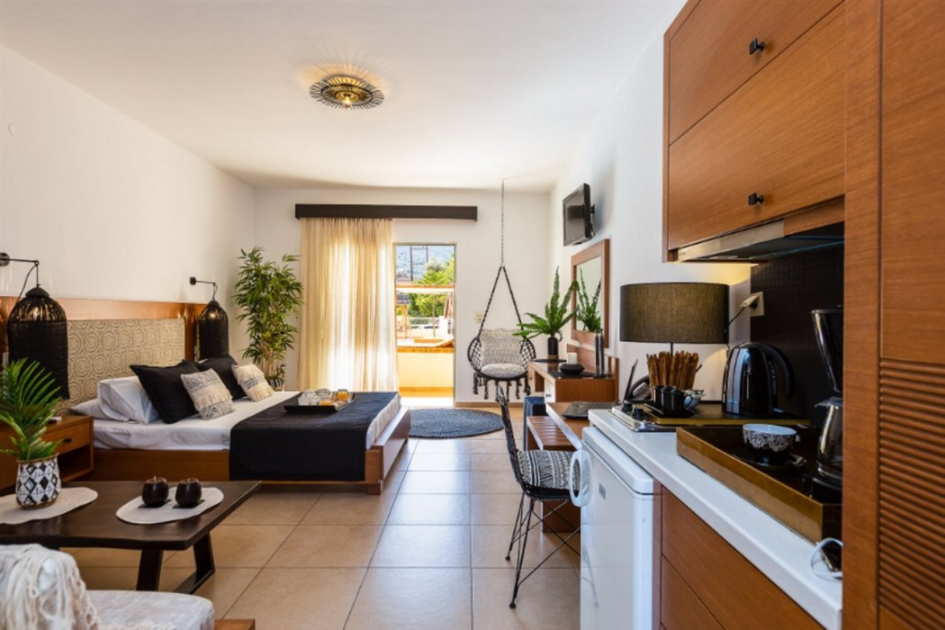 Nostos Hotel 35/81