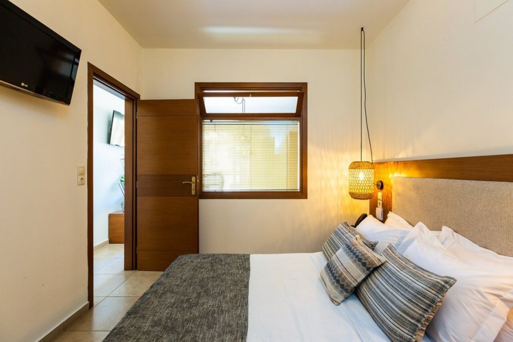 Nostos Hotel 45/81